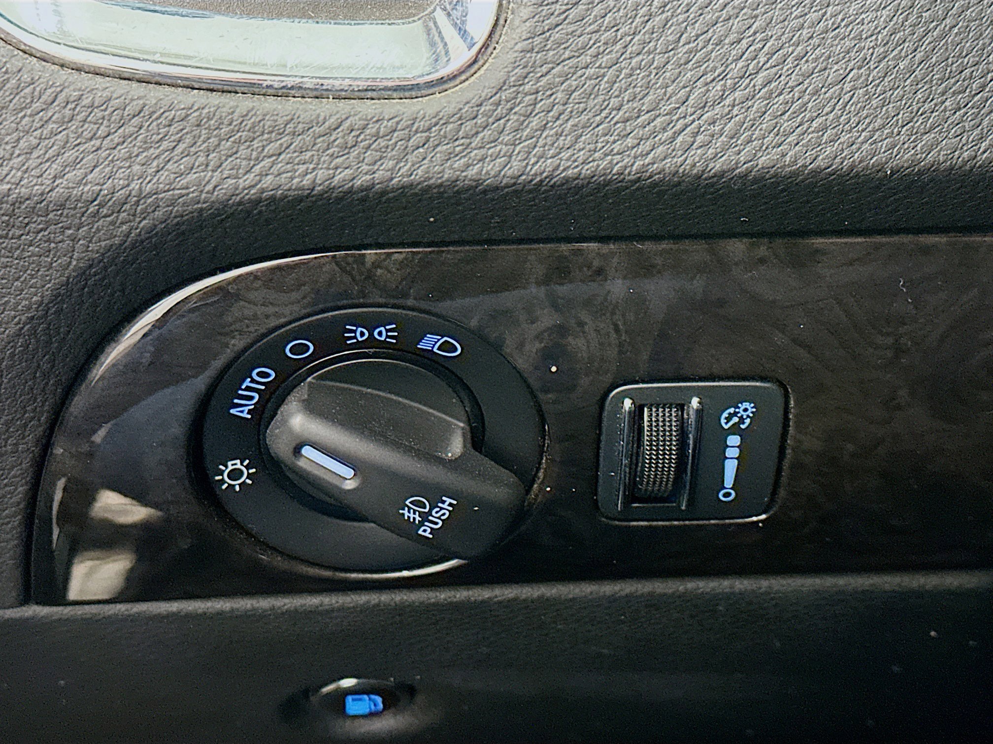 Used 2015 Dodge Durango Limited w/ Nav & Power Liftgate Group image 17