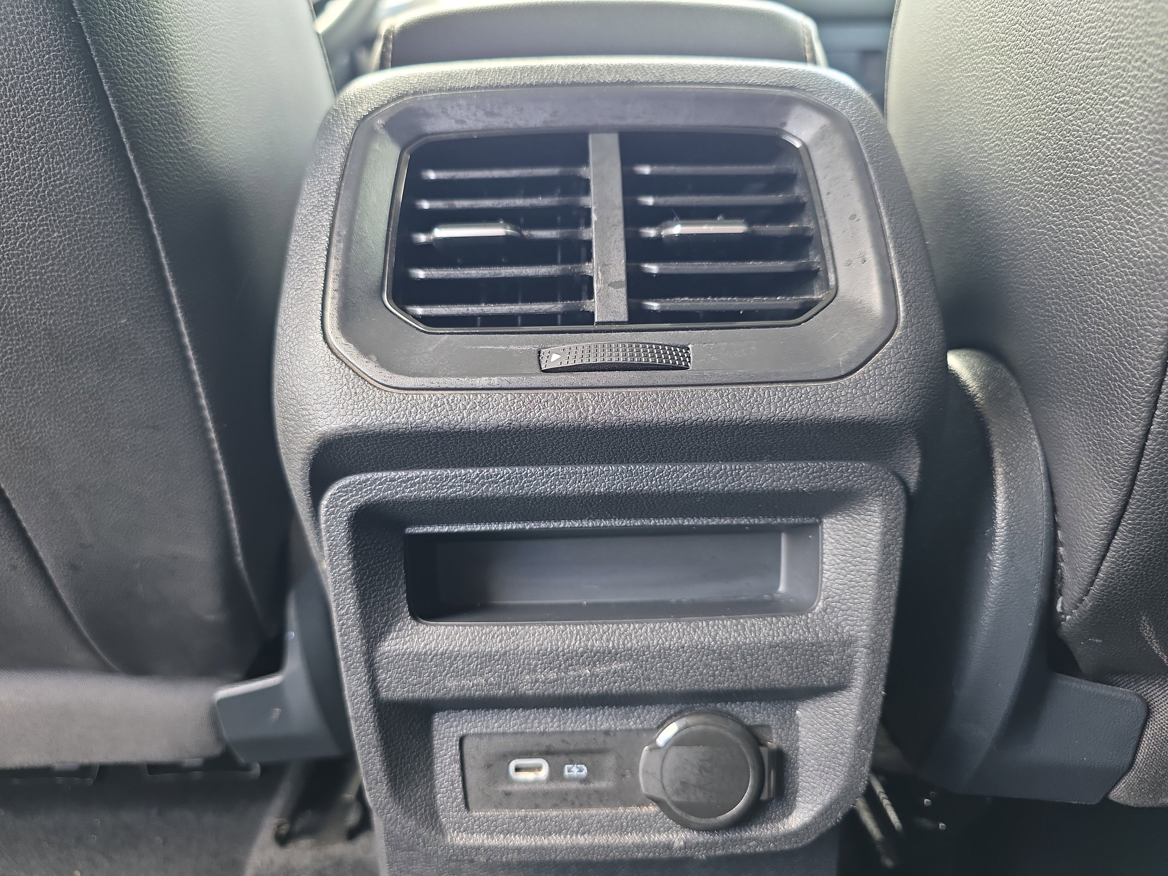 Used 2024 Volkswagen Tiguan SE FWD image 17
