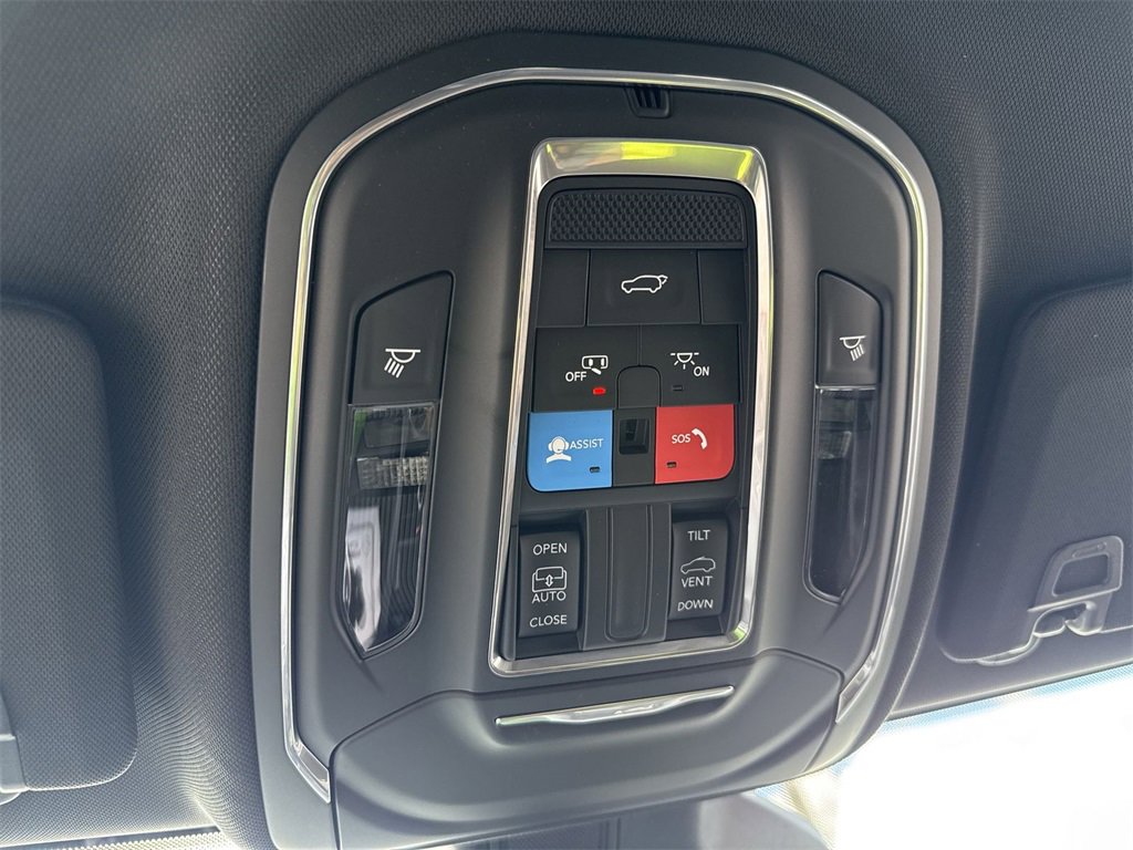 New 2025 Jeep Grand Cherokee Laredo X w/ Luxury Tech Group I image 16