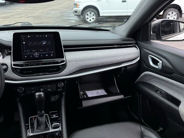 Used 2025 Jeep Compass Latitude AWD/4WD image 31