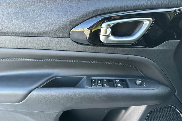 New 2026 Jeep Compass Limited image 8