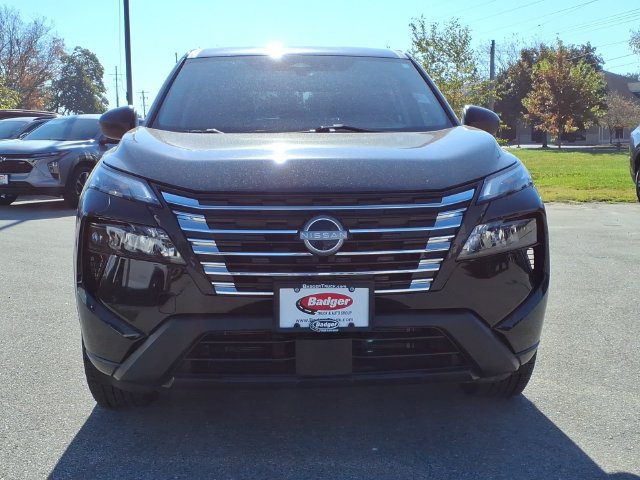 Used 2024 Nissan Rogue S AWD/4WD image 2