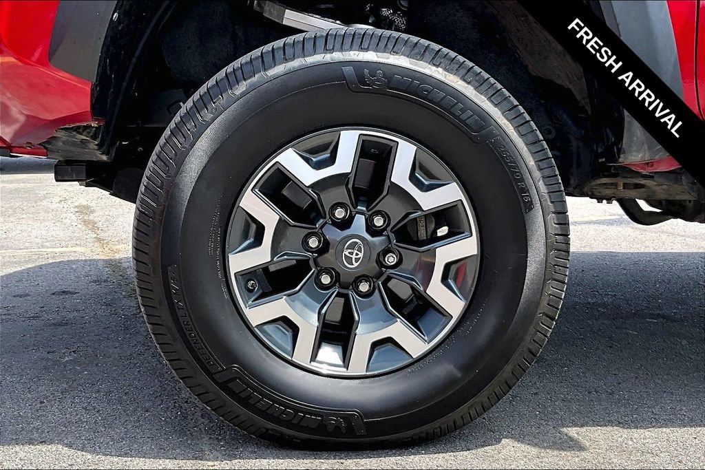 Used 2019 Toyota Tacoma TRD Off-Road AWD/4WD image 32