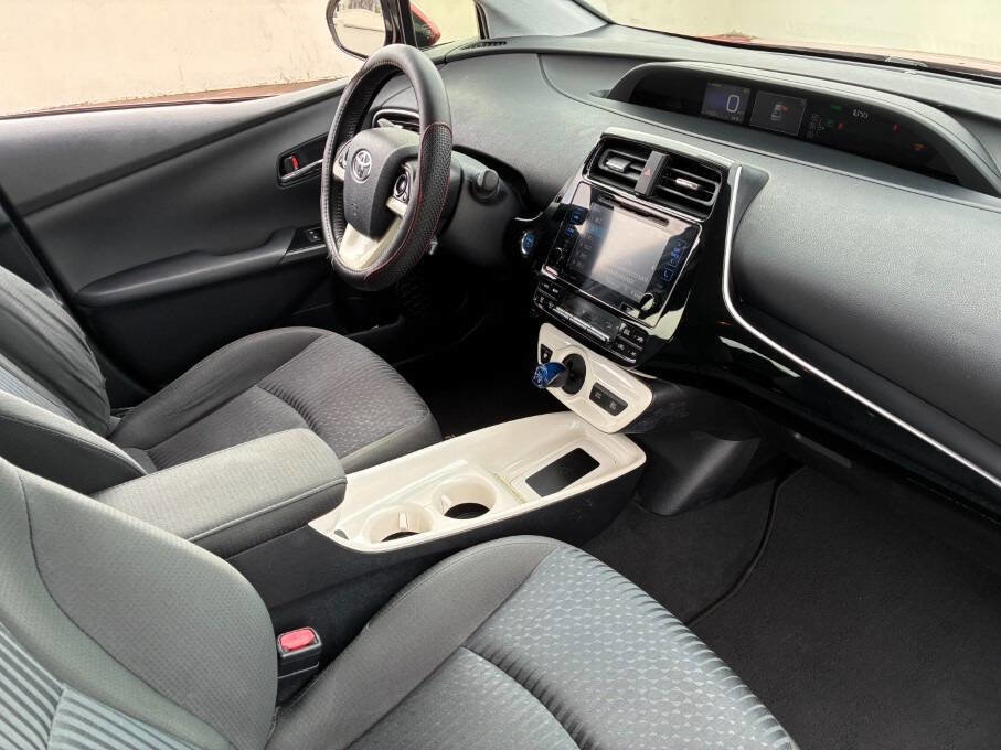 Used 2016 Toyota Prius Three Touring image 30