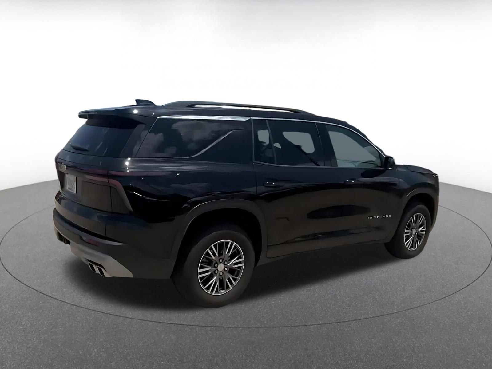 Used 2025 Chevrolet Traverse LT FWD image 14