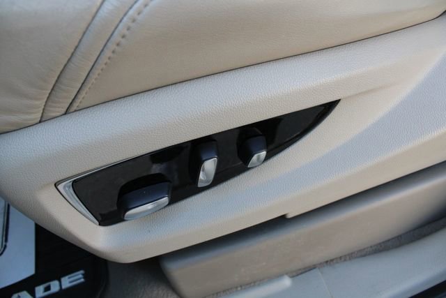 Used 2020 Cadillac Escalade ESV Luxury RWD image 3