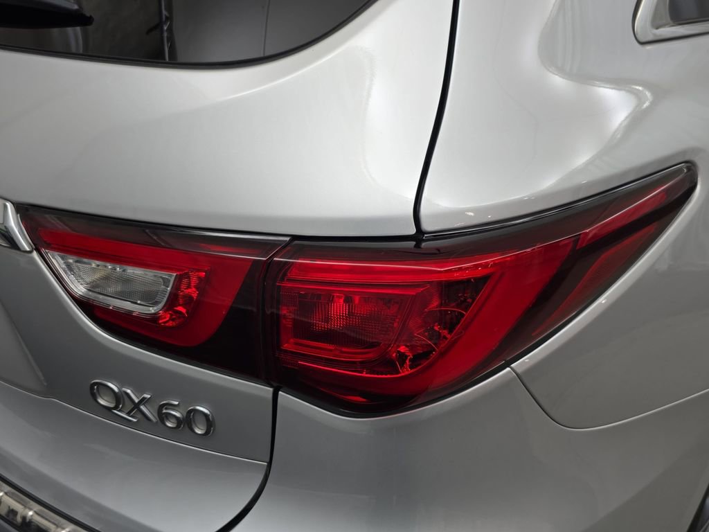 Used 2017 INFINITI QX60 Luxe w/ Deluxe Technology Package image 34