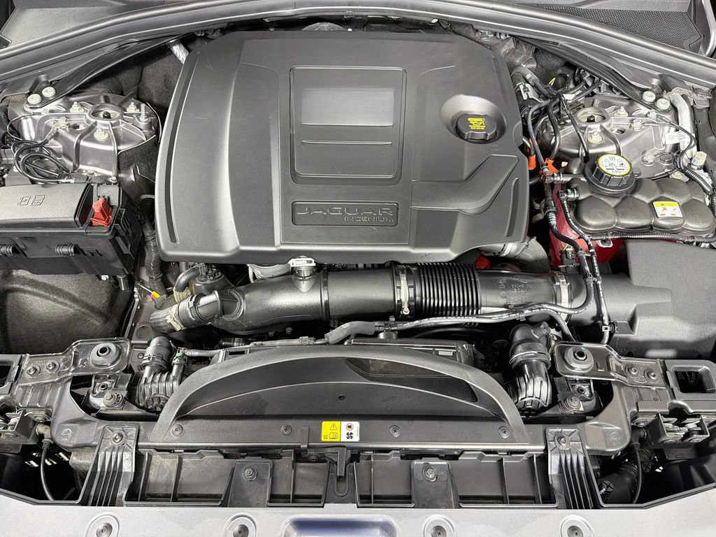 Certified 2025 Jaguar F-PACE R-Dynamic S AWD/4WD image 31