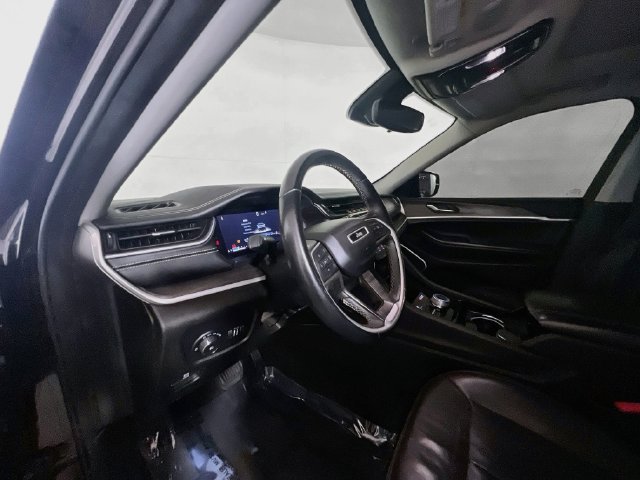 Used 2021 Jeep Grand Cherokee L Limited AWD/4WD image 18