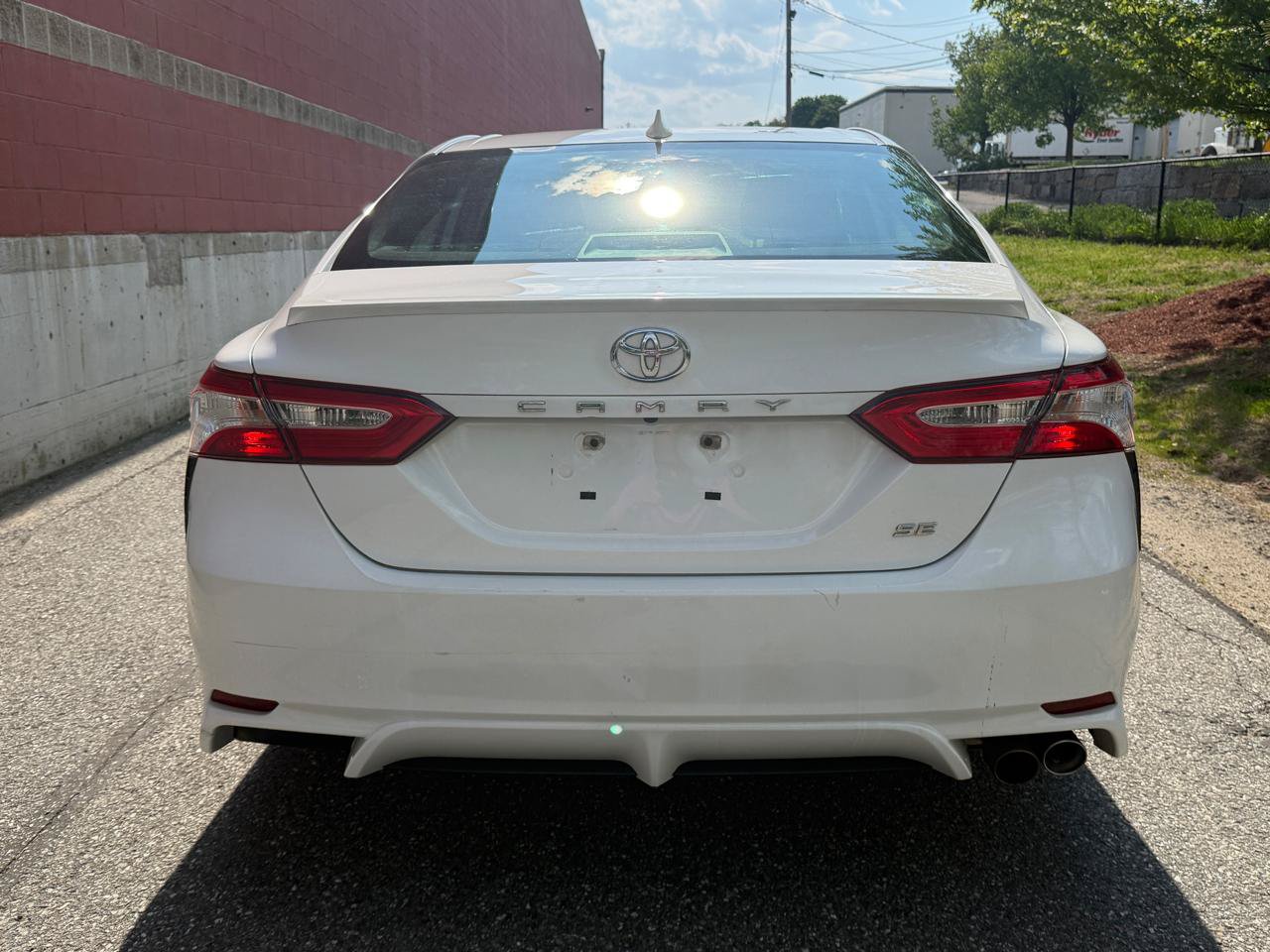 Used 2020 Toyota Camry SE FWD image 5