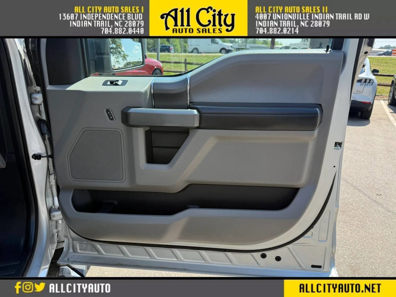 Used 2017 Ford F150 XLT w/ Equipment Group 302A Luxury AWD/4WD image 9