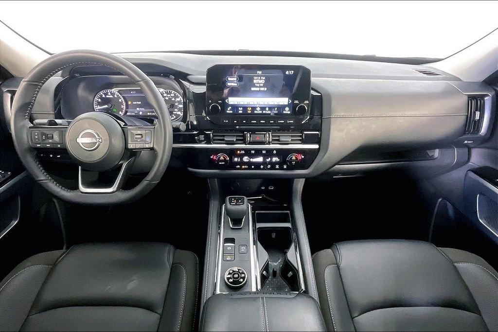 Used 2025 Nissan Pathfinder SL w/ Black Appearance Package image 21