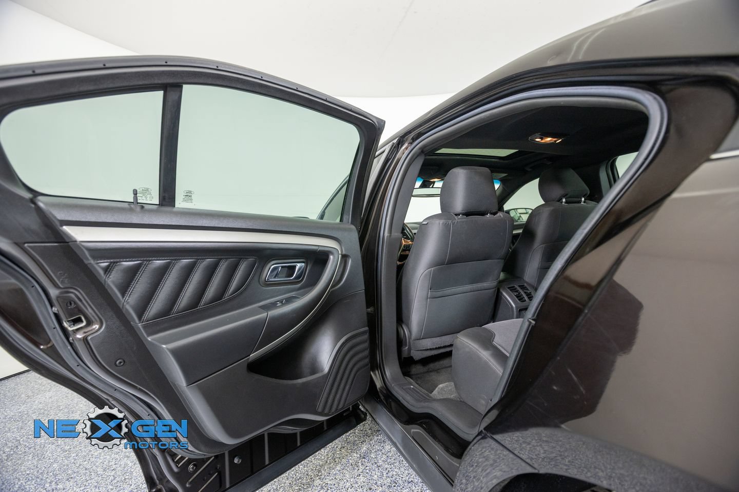 Used 2013 Ford Taurus SEL FWD image 25