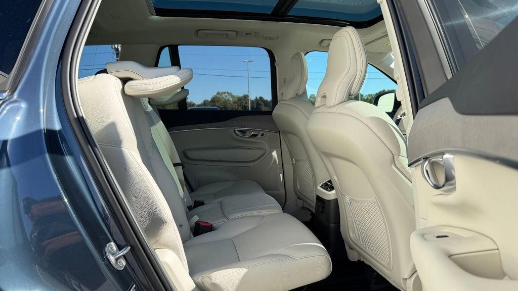 Used 2025 Volvo XC90 T8 Plus w/ Protection Package image 31