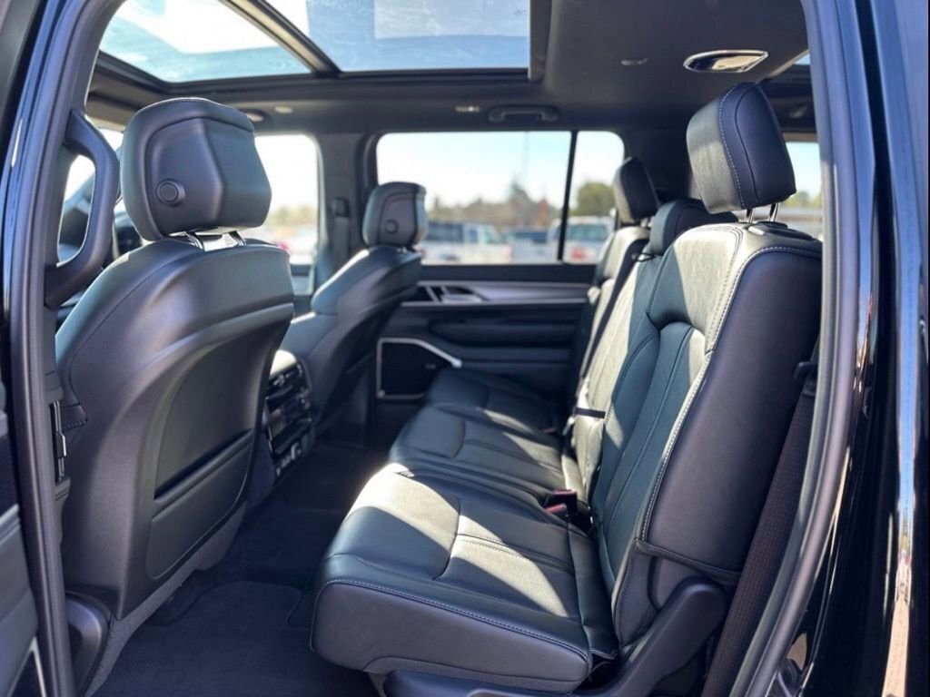 New 2026 Jeep Grand Wagoneer Limited image 32