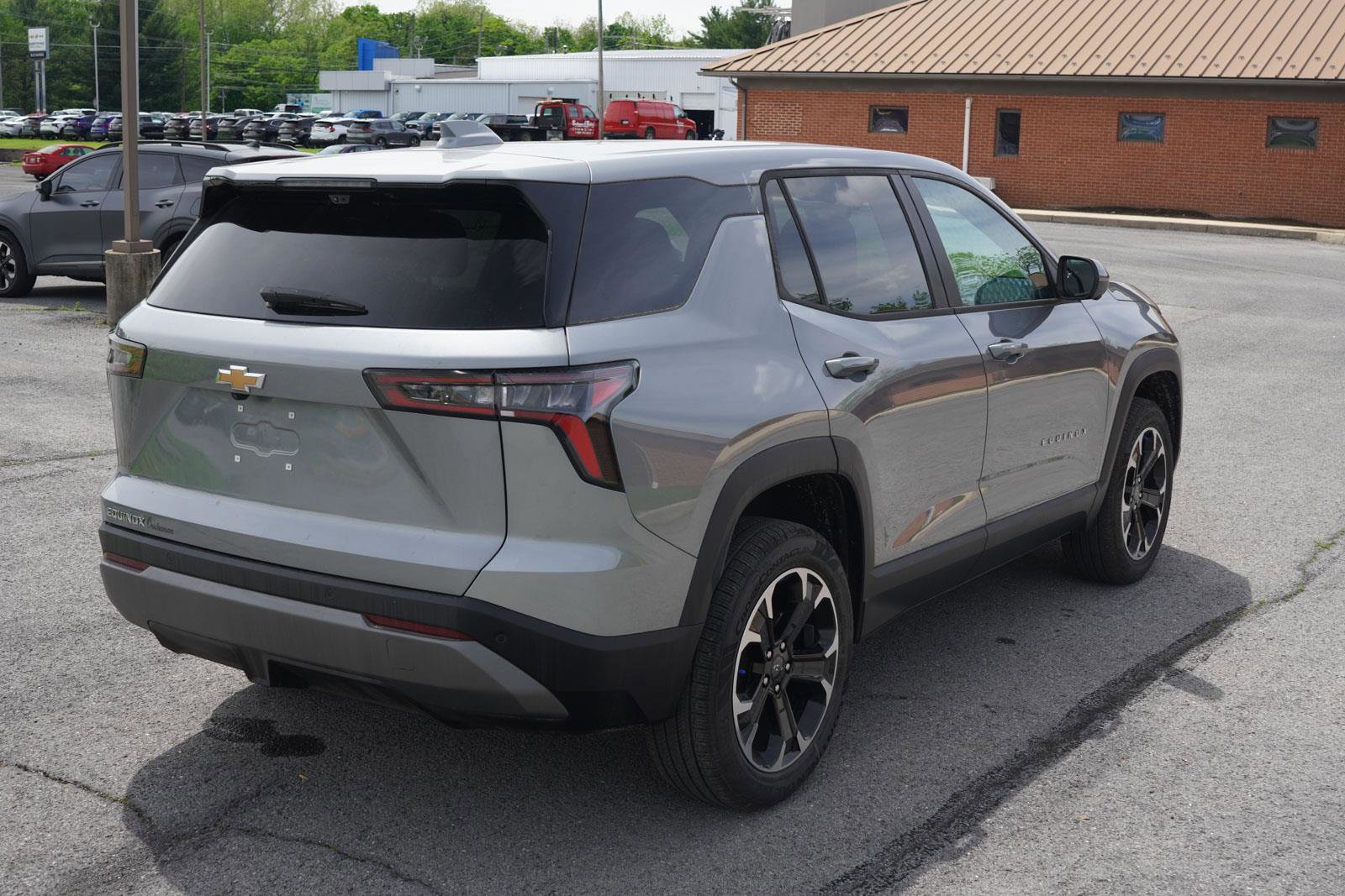 New 2025 Chevrolet Equinox LT w/ Safety and Technology Package image 3