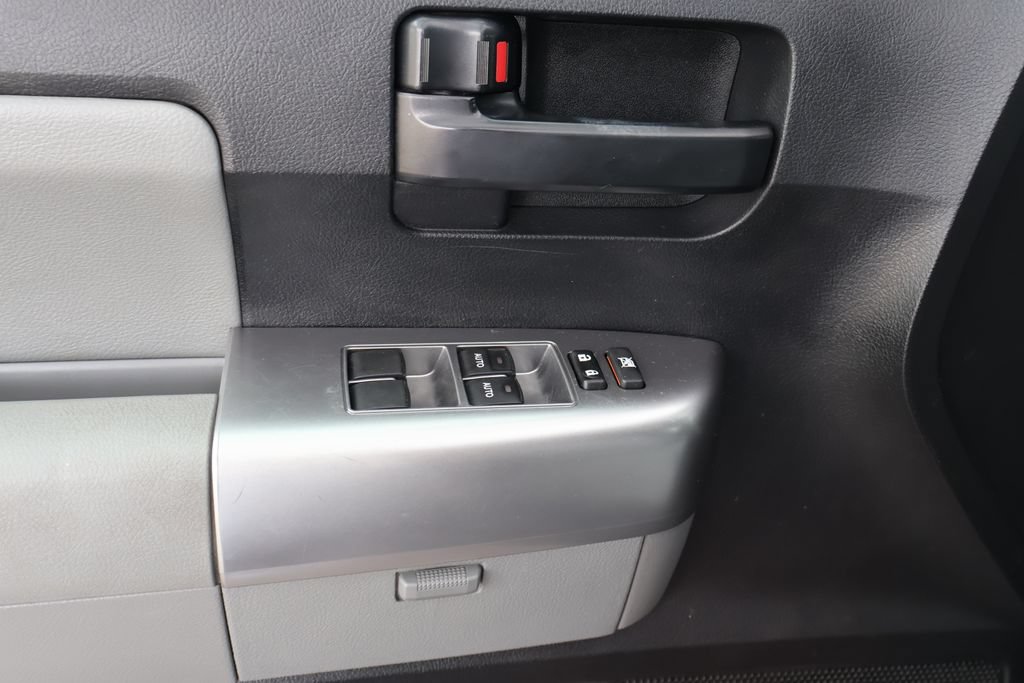 Used 2019 Toyota Sequoia SR5 AWD/4WD image 20