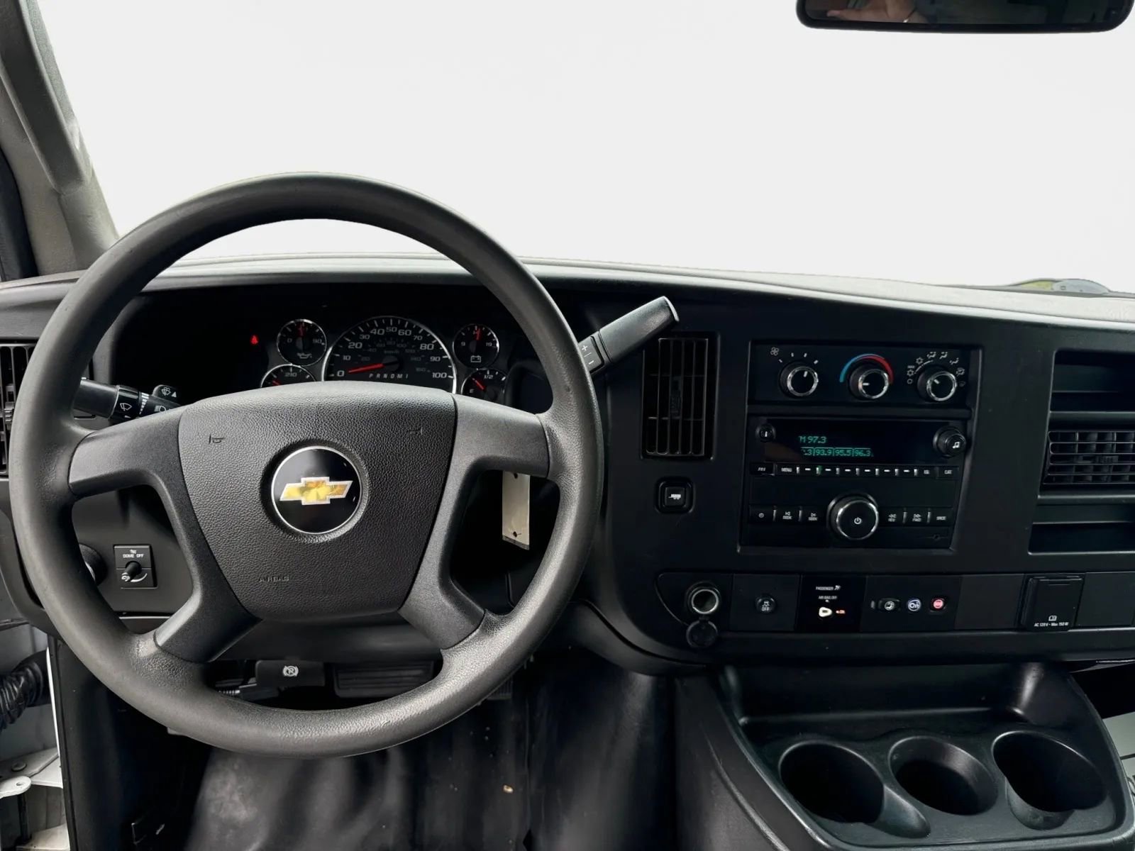 Used 2018 Chevrolet Express 2500 RWD image 11