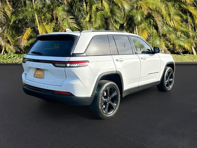 Used 2024 Jeep Grand Cherokee Altitude image 5