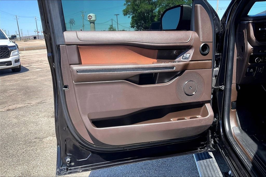 Used 2024 Ford Expedition King Ranch RWD image 17