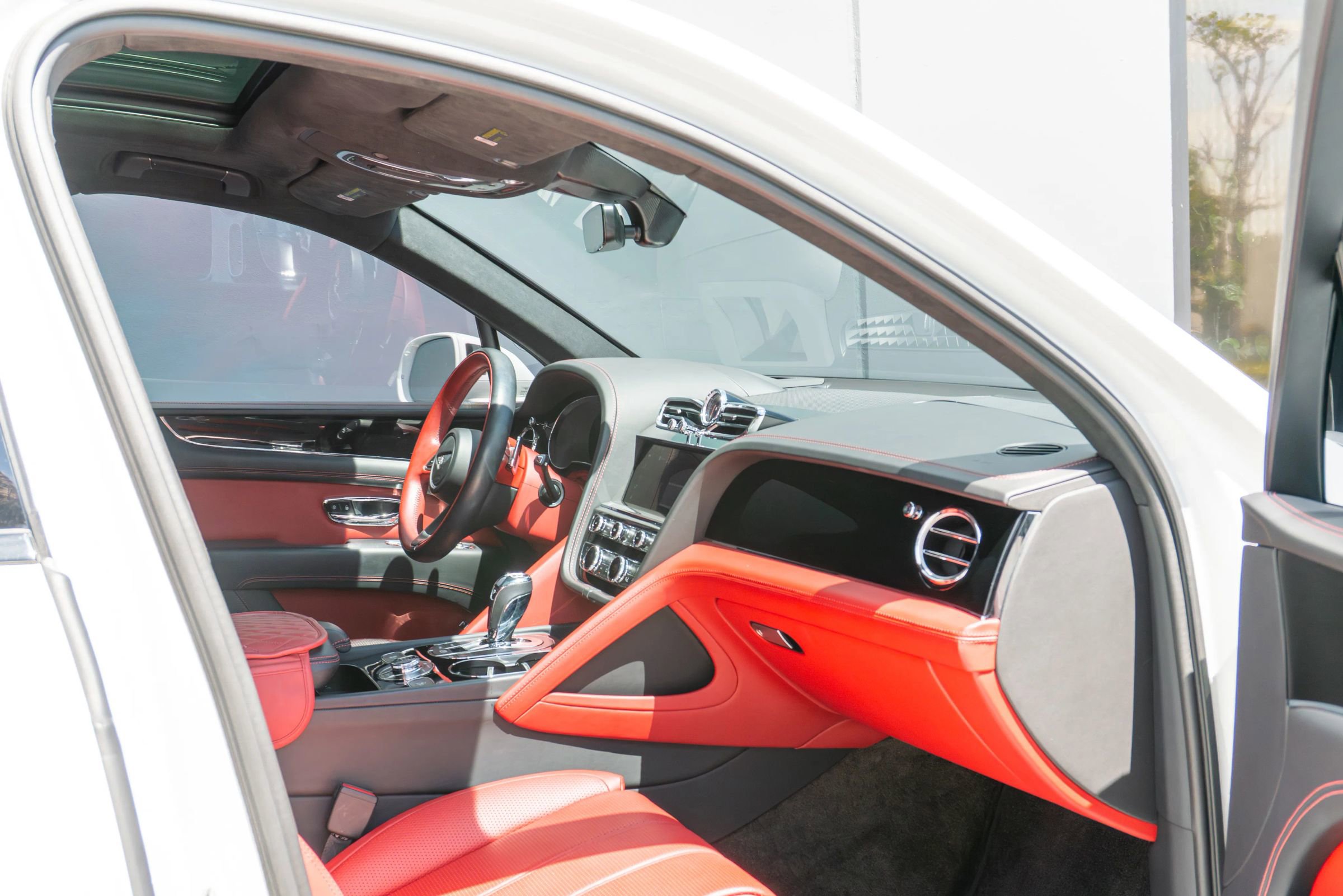 Used 2023 Bentley Bentayga image 55