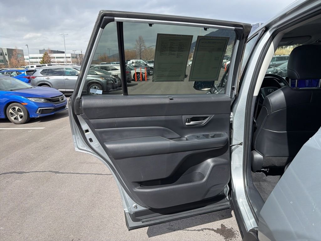Used 2025 Toyota Grand Highlander AWD image 26