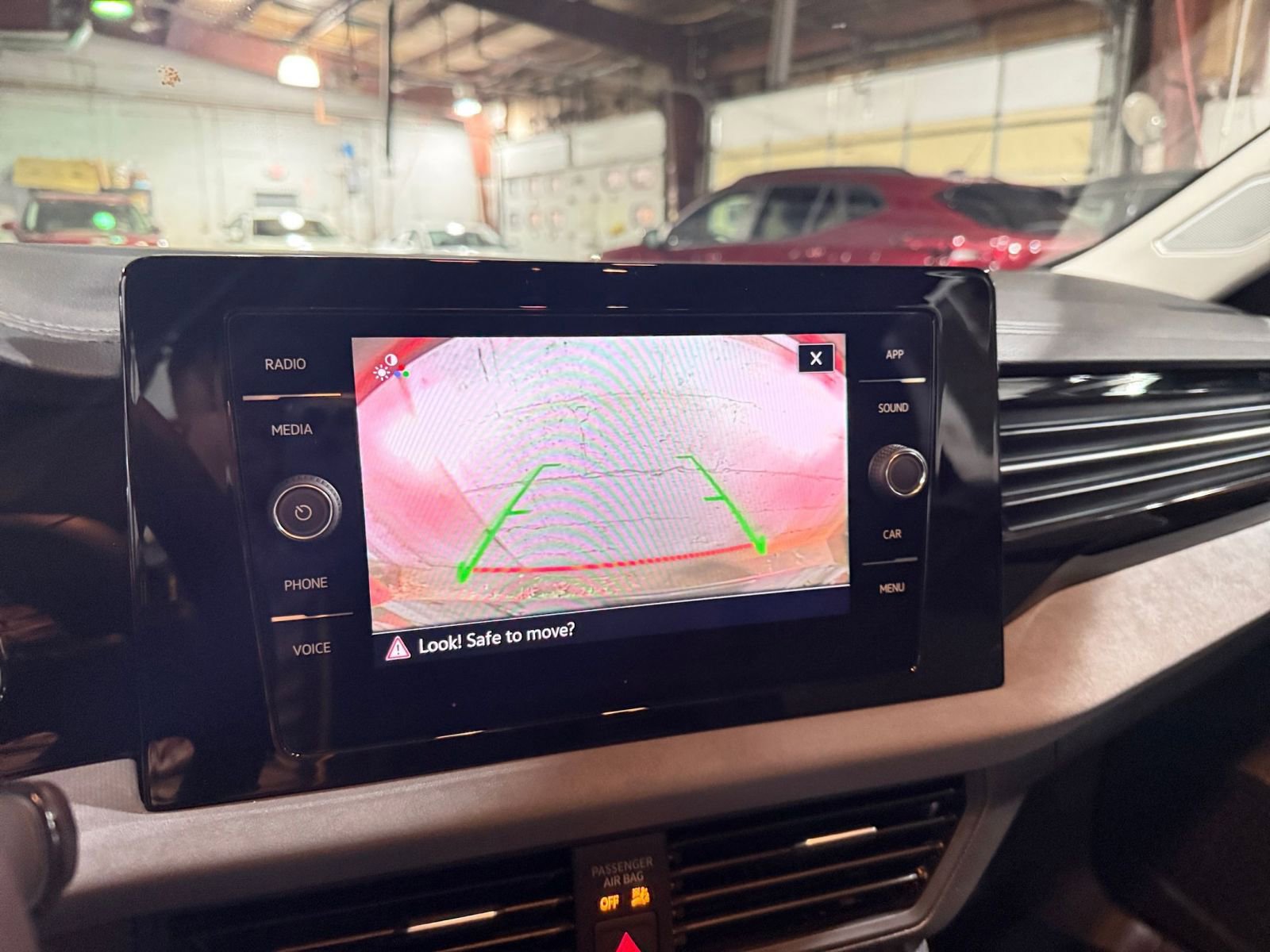 Used 2025 Volkswagen Jetta SE image 17