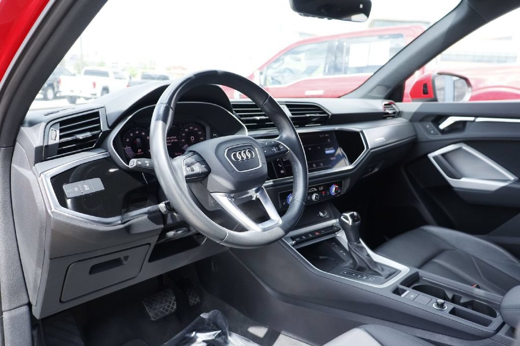 Used 2024 Audi Q3 2.0T Premium AWD/4WD image 3