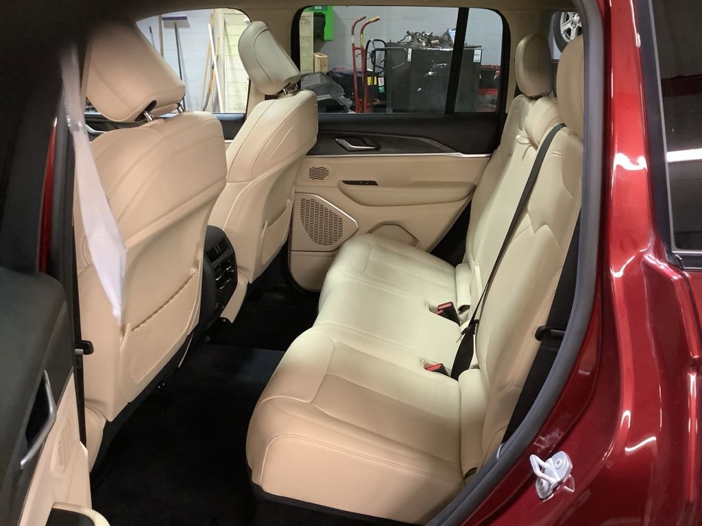 Used 2022 Jeep Grand Cherokee Limited AWD/4WD image 20