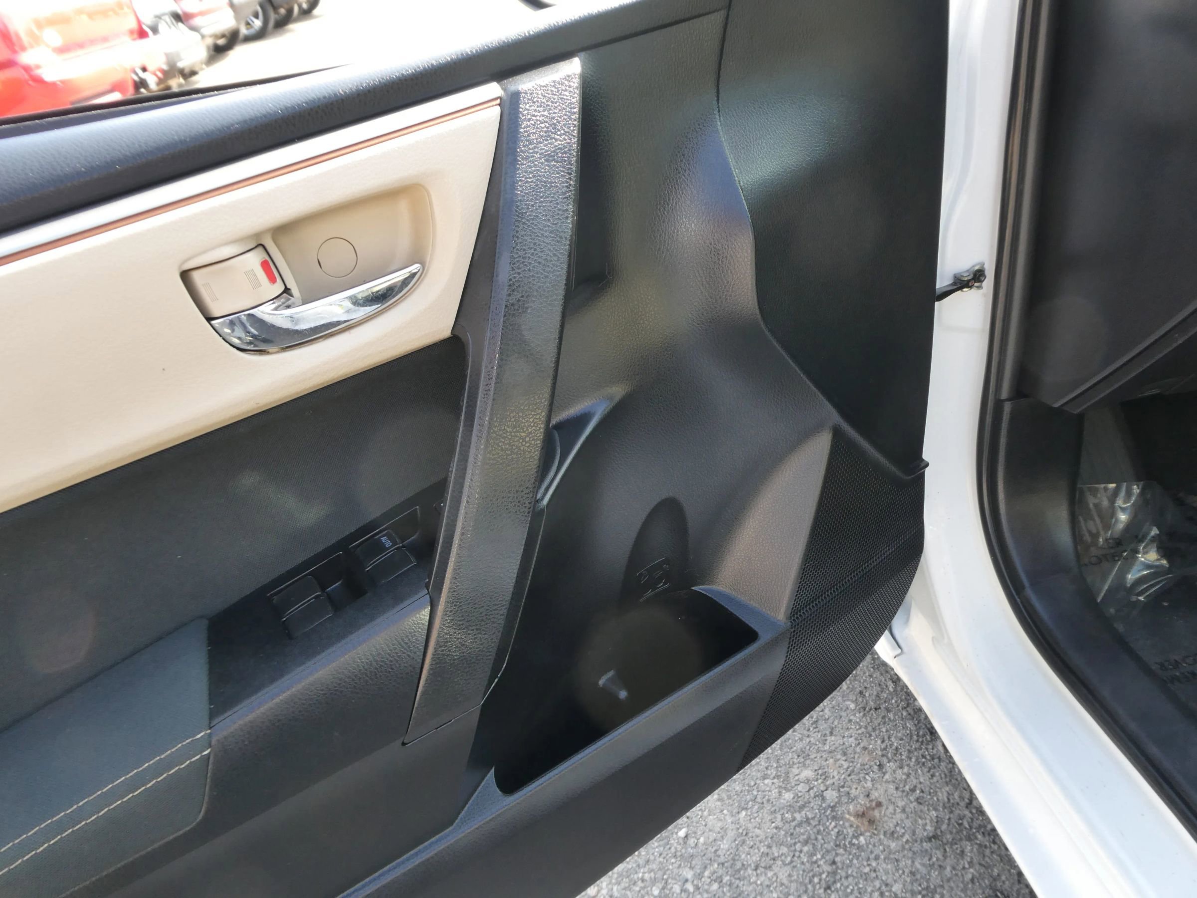 Used 2014 Toyota Corolla LE FWD image 14