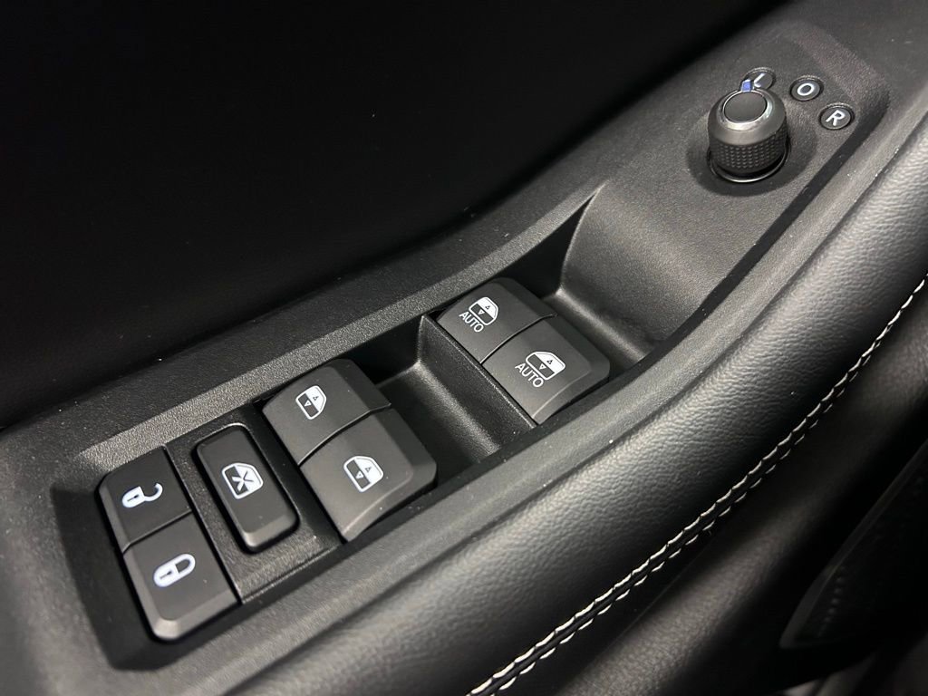 Used 2023 Jeep Grand Cherokee Limited AWD/4WD image 5