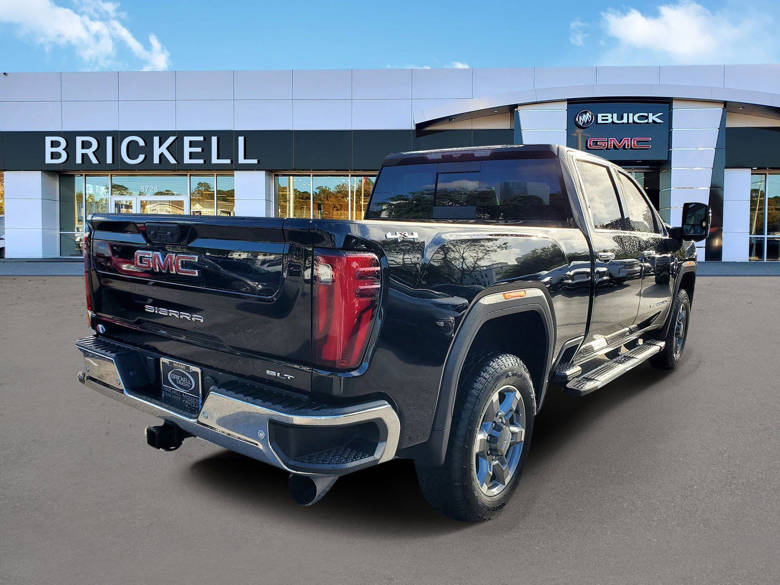 Used 2025 GMC Sierra 2500 SLT w/ SLT Premium Package image 3