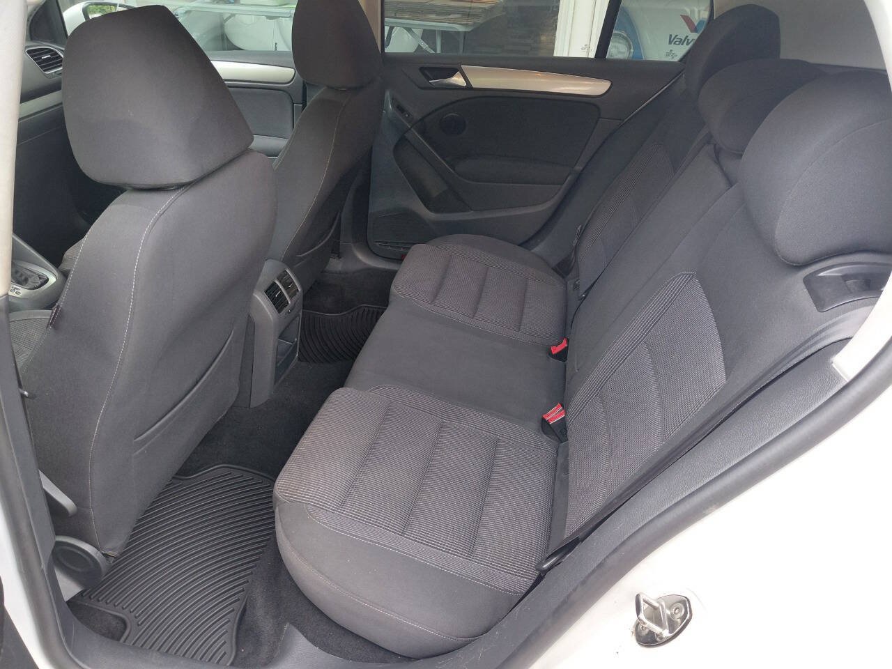 Used 2014 Volkswagen Golf 4-Door FWD image 7