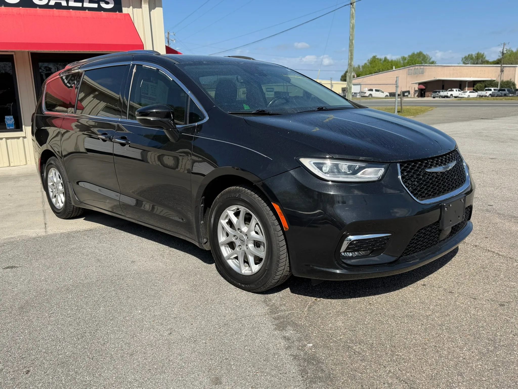 Used 2021 Chrysler Pacifica Touring-L FWD image 5