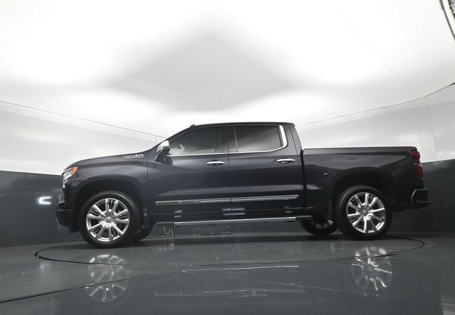 Used 2022 Chevrolet Silverado 1500 High Country w/ Technology Package AWD/4WD image 32
