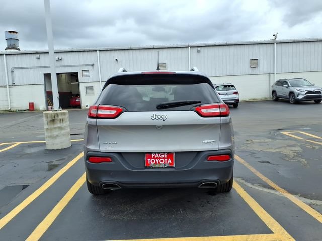Used 2017 Jeep Cherokee Latitude w/ Cold Weather Group AWD/4WD image 6