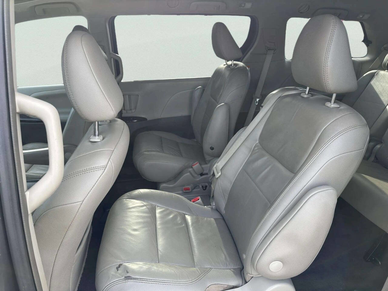 Used 2018 Toyota Sienna XLE w/ XLE Navigation Package FWD image 10