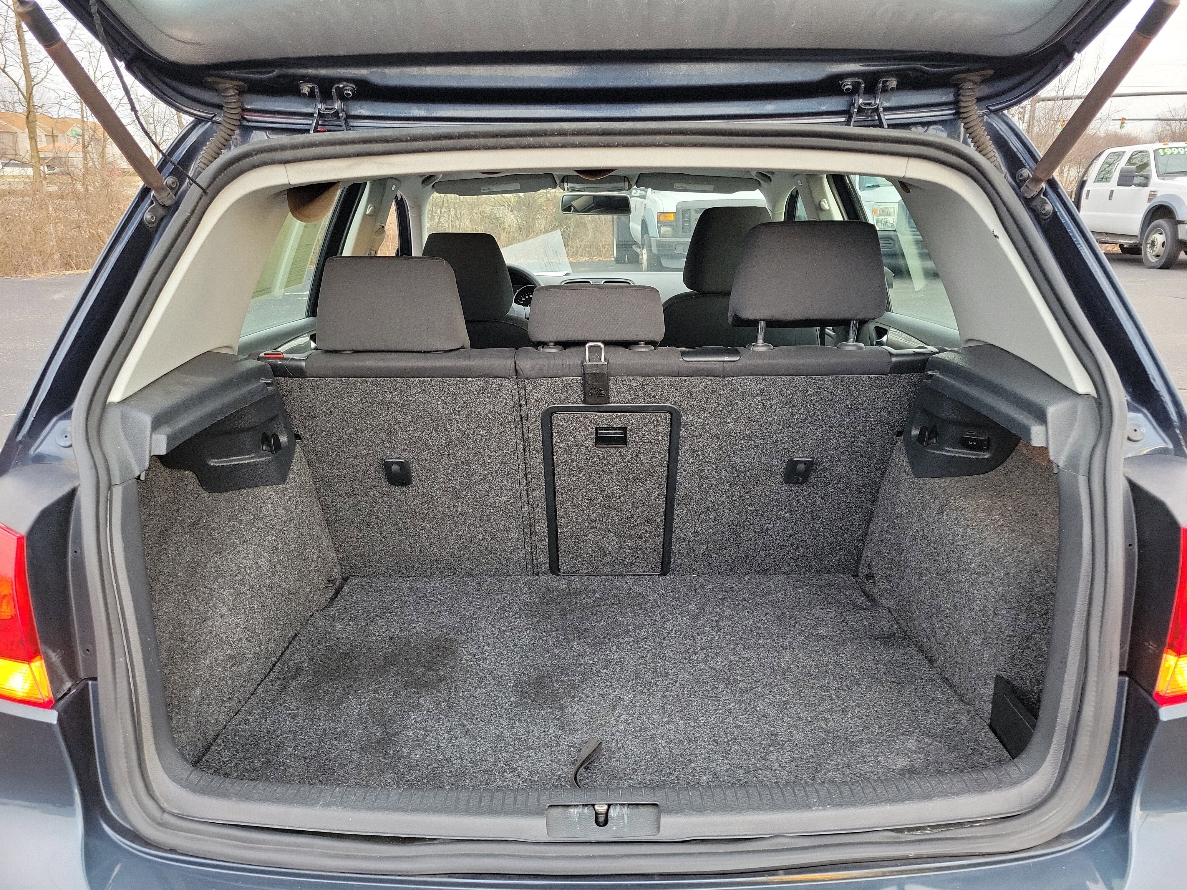 Used 2013 Volkswagen Golf 2.5L image 8