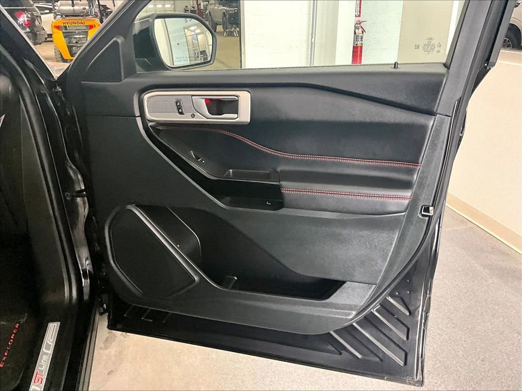 Used 2023 Ford Explorer ST-Line w/ Class IV Trailer Tow Package image 12