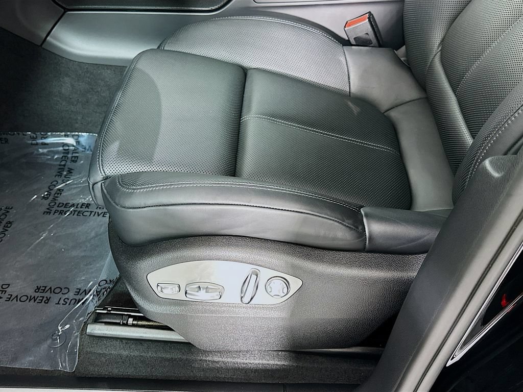 Certified 2025 Porsche Macan S AWD/4WD image 22