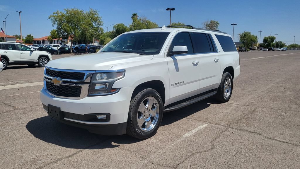 Used 2017 Chevrolet Suburban LT RWD image 4