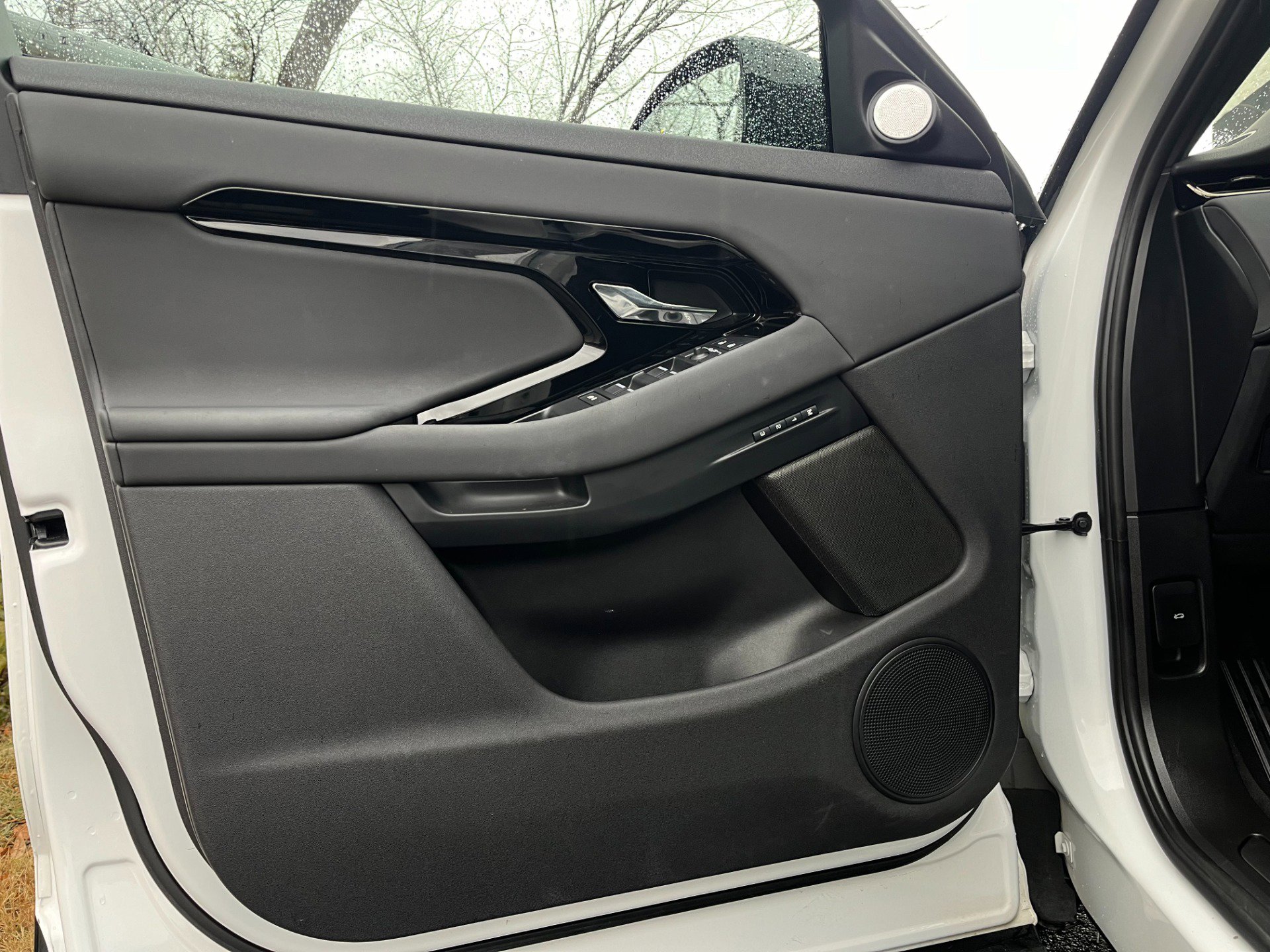 Used 2024 Land Rover Range Rover Evoque Dynamic SE image 66