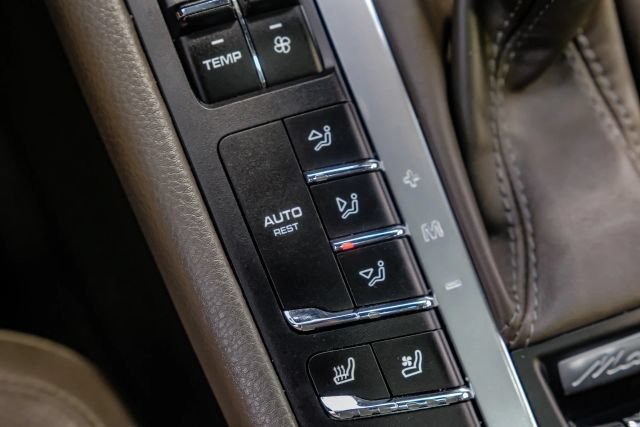 Used 2018 Porsche Macan Sport Edition AWD/4WD image 37