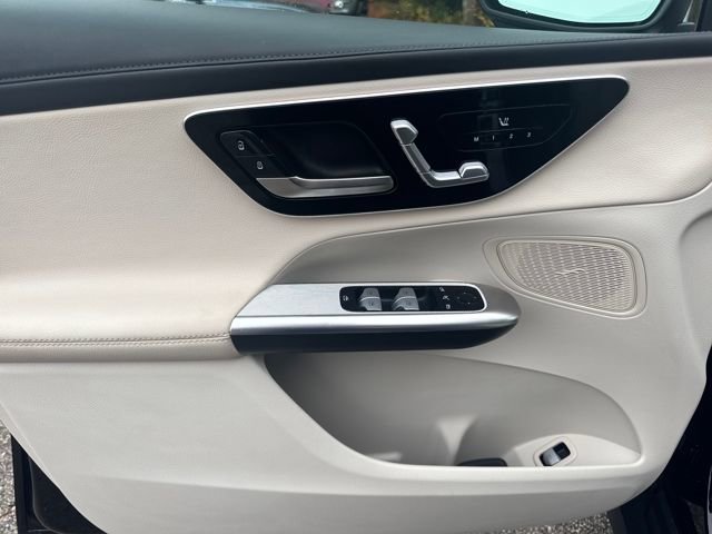 Used 2024 Mercedes-Benz GLC 300 4MATIC image 12