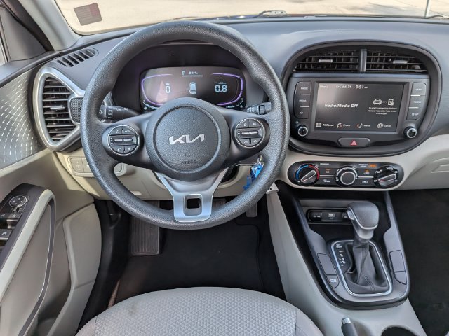 Certified 2025 Kia Soul LX w/ LX Technology Package FWD image 17