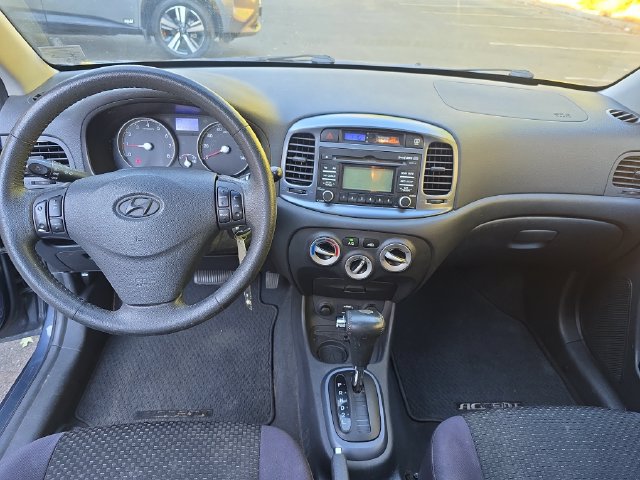 Used 2010 Hyundai Accent SE FWD image 13
