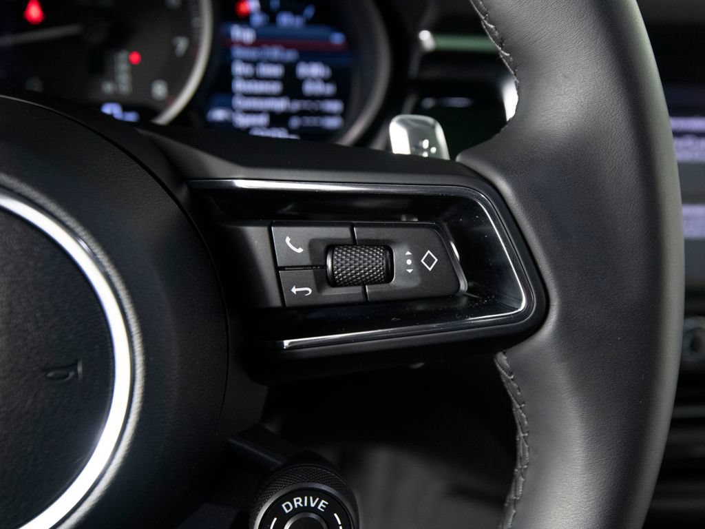 Certified 2026 Porsche Macan AWD/4WD image 24