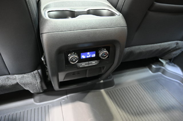 New 2027 Chevrolet Traverse Z71 w/ Enhanced Driving Package AWD/4WD image 28