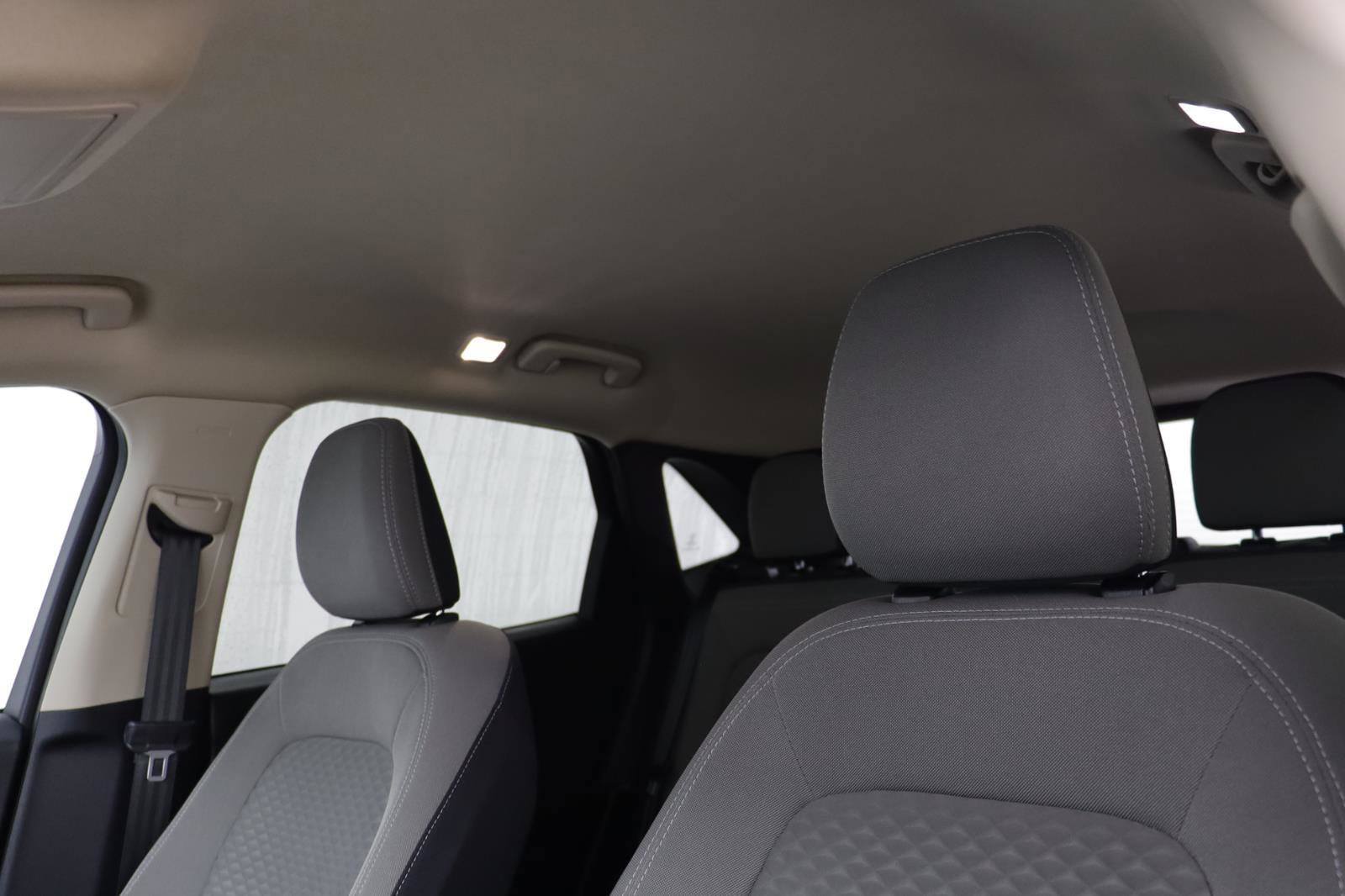 Used 2020 Ford Escape SE image 11