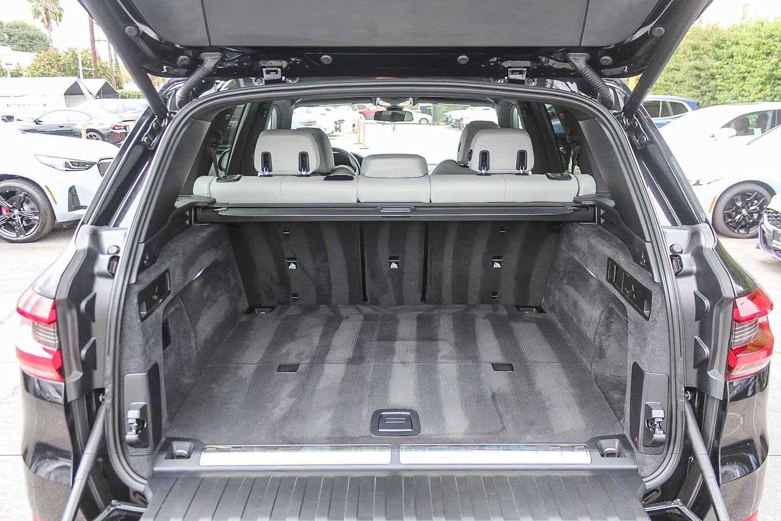 Used 2023 BMW X5 xDrive45e w/ Parking Assistance Package AWD/4WD image 26